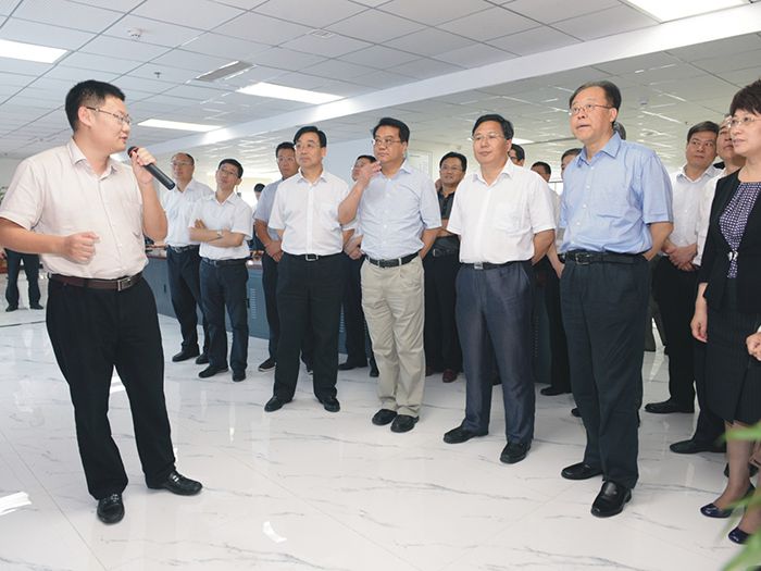 安徽省委常委、合肥市委書記吳存榮，合肥市黨政代表團一行蒞臨我集團參觀考察