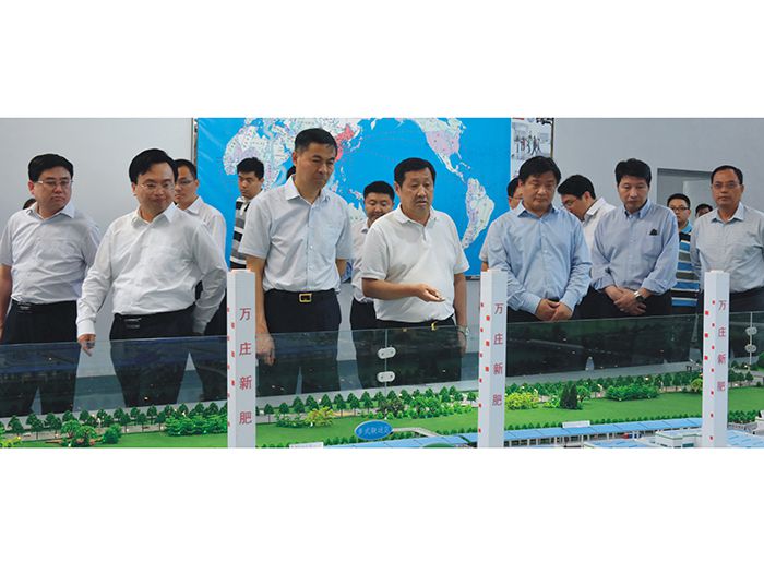 安陽市委書記李公樂（左三）上任伊始即赴久久99九九精品久久久久蜜桃調研